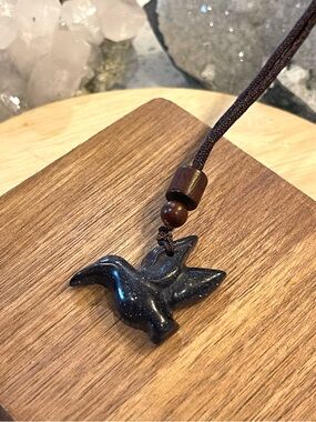 🌑Manmade Blue Sandstone Carved Hummingbird Crystal Necklace 26” Adjustable🌑